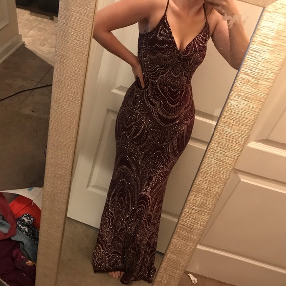 Jump Dresses & Skirts - 💕Gold Glittery Form Fitting Gown💕